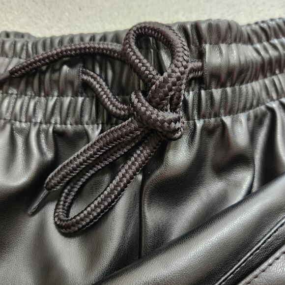 BLACK ☆ BUTTER SOFT ☆ FAUX LEATHER ☆ CARGO POCKET SHORTS ☆ NWT - Picture 7 of 10